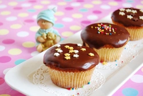 How To Make Eggless Vanilla Cupcake With Chocolate Icing
